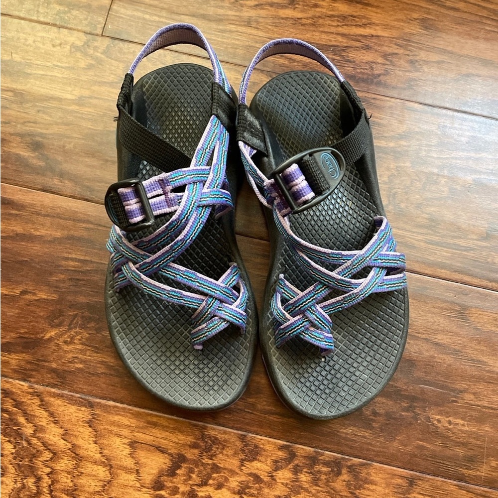 Chacos Sandals women’s size 5. EUC only used 4 times. Not broken in.